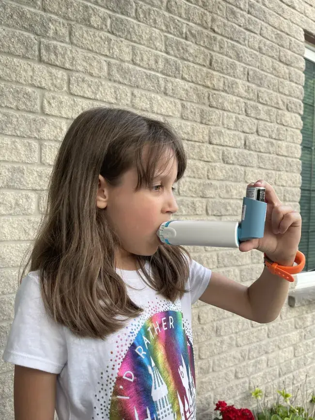 young girl using aero2go chamber